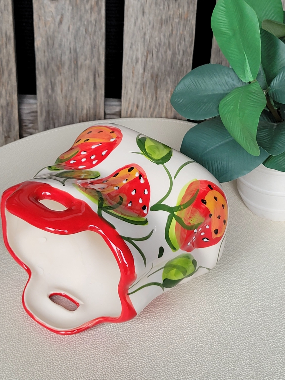 Hand-Painted Strawberry Ceramic Caddy - Red and Green - Ceramicas Anoru - Picture 7 of 10